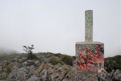 (2008-02-28) Webcampada Bisiesta. Alhaurín de la Torre. Cerro de Povea. Vértice Geodésico N031R.jpg