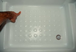 (2008-08-22) Grieta en el plato de ducha N001R.jpg
