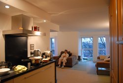 (2008-12-28) N017 Flat 280. Cocina y salón.JPG