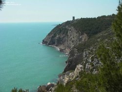 Acantilado Torre Badum.jpg