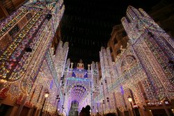 calle-iluminada-de-una-falla.jpg