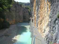 Huesca-Sierra-de-Guara-Ruta-de-las-Pasarelas-fuente-www.pirineos3000.com_.jpg