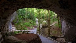Cuevas-de-Zugarramurdi.jpg