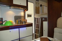 5-COCINA Y PUERTA.jpg