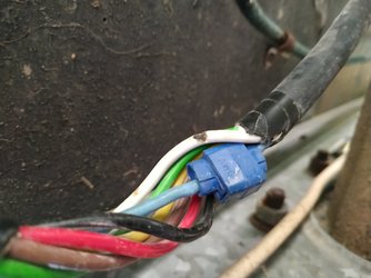 Detalle cable bajo caravana.jpg