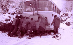 empujandoautobus.jpg