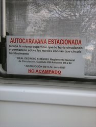 autocaravana estacionada.jpg