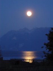 Luna en el Lago Leman.JPG
