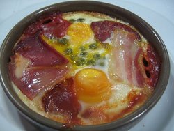 huevos-al-plato-con-jamon.jpg