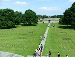 38 La  Cambe, Normandía. Cementerio Alemán. Agosto 2011 (8) (600 x 450).jpg