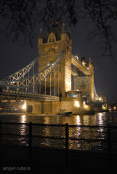 (2008-12-31) N212 Tower Bridge.jpg