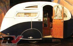 0906rv_04+vintage_rv_trailers+1936_masterbilt_travel_trailer.jpg