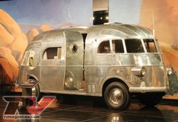 0906rv_07+vintage_rv_trailers+1940_hunt_house_car.jpg