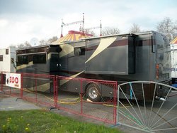 800px-ExtendableMotorHome.jpg