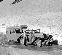 1933_car&trailer.jpg