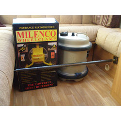 milenco-caravan-cargo-bar-large-89167cm[1].jpg