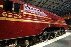 6229_Duchess_of_Hamilton_streamlined_steam_locomotive_National_Railway_Museum_York_6_June_2009.jpg