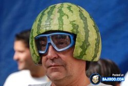 Watermelon-helmet-wearing-funny-people-images-pictures-photos-14.jpg