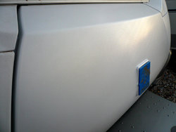 (2008-11-15) Knaus 400LKK. Nuevo portón del arcón delantero instalado.JPG