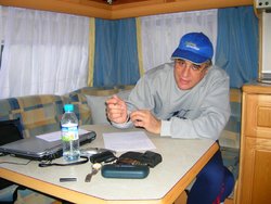 Un servidor ocupado en mis lios.jpg