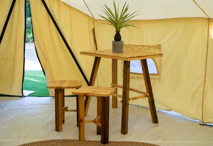 glamping-mesas-sillas.jpg